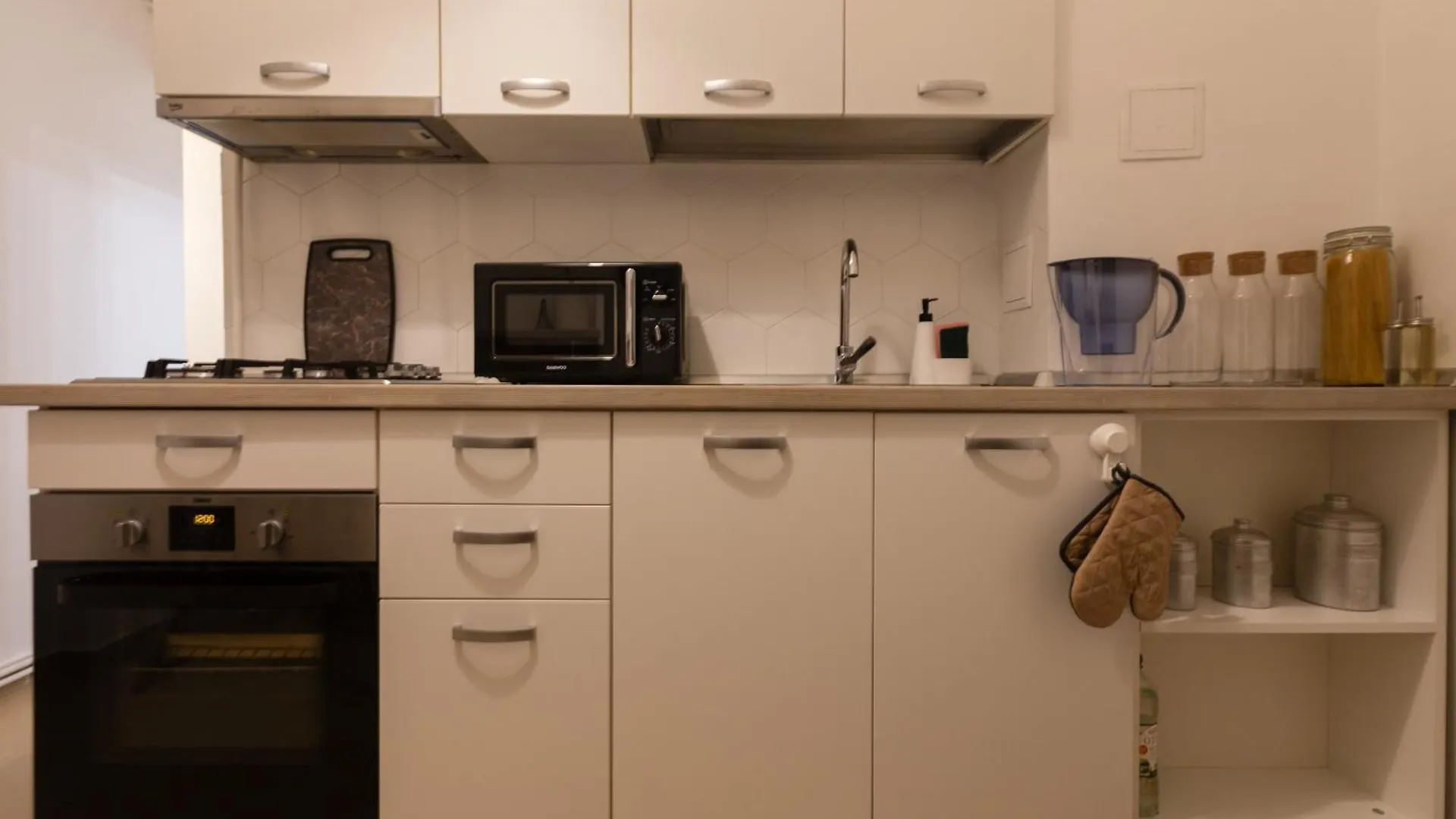 Ultracentral Hong Kong 3 Bdrm Apartment Bucharest