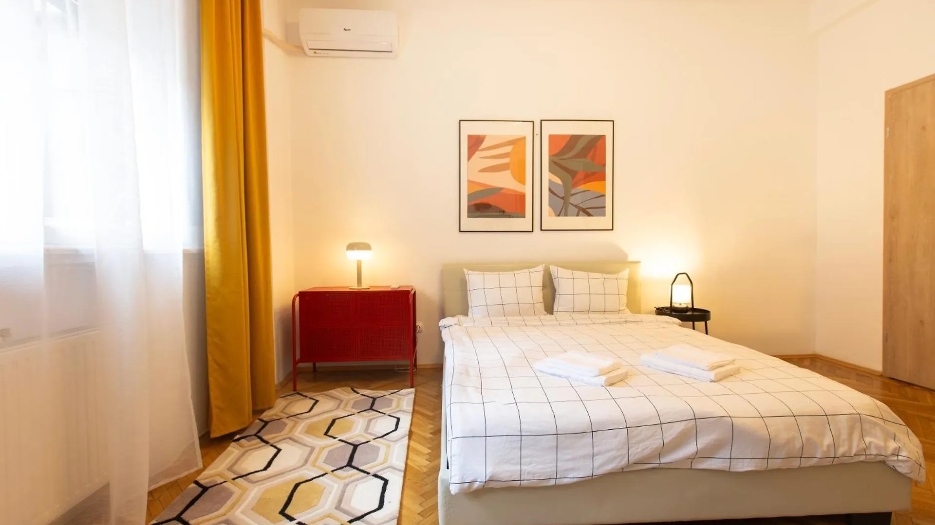 Ultracentral Hong Kong 3 Bdrm Apartment Bucharest