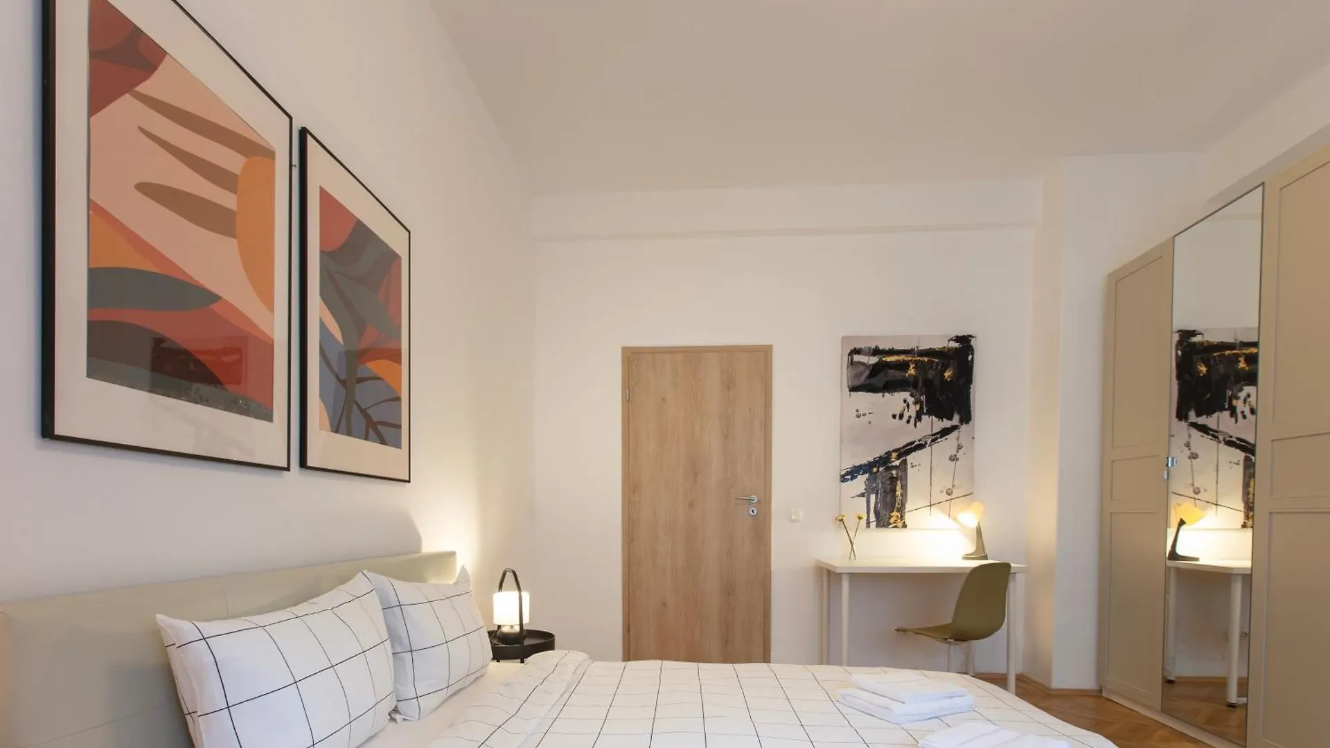 Ultracentral Hong Kong 3 Bdrm Apartment Bucharest