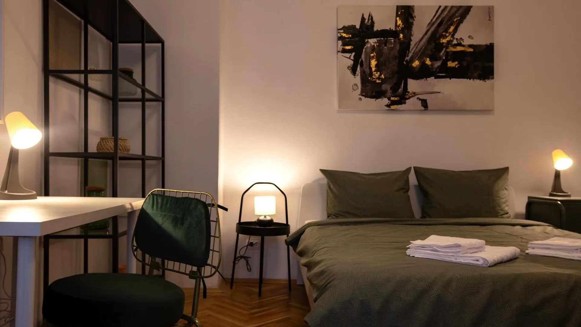 Ultracentral Hong Kong 3 Bdrm Apartment Bucharest