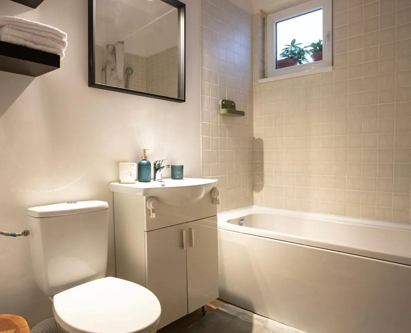 Ultracentral Hong Kong 3 Bdrm Apartment Bucharest