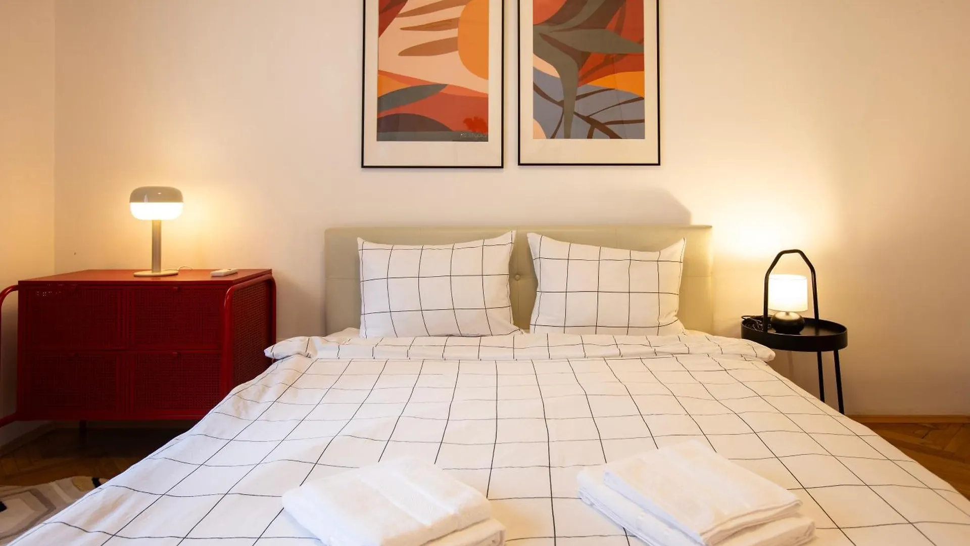 Ultracentral Hong Kong 3 Bdrm Apartment Bucharest