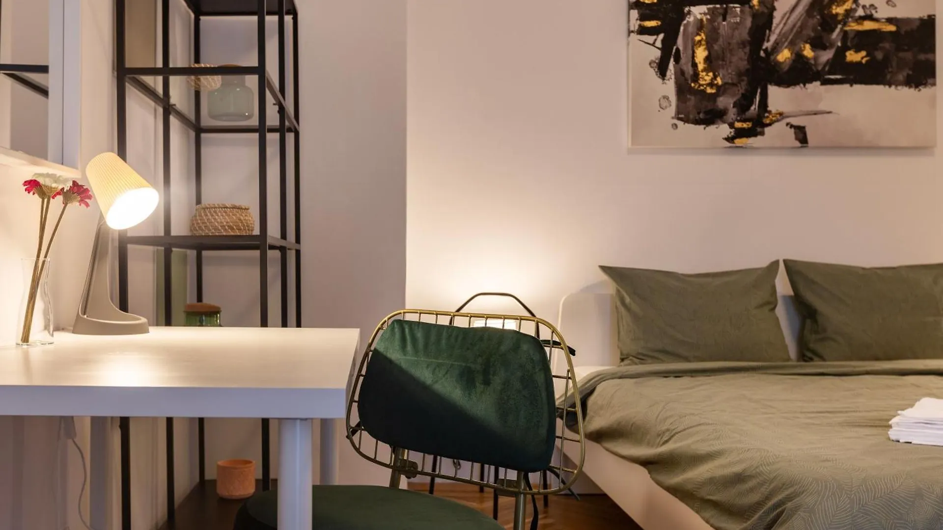 Ultracentral Hong Kong 3 Bdrm Apartment Bucharest Romania