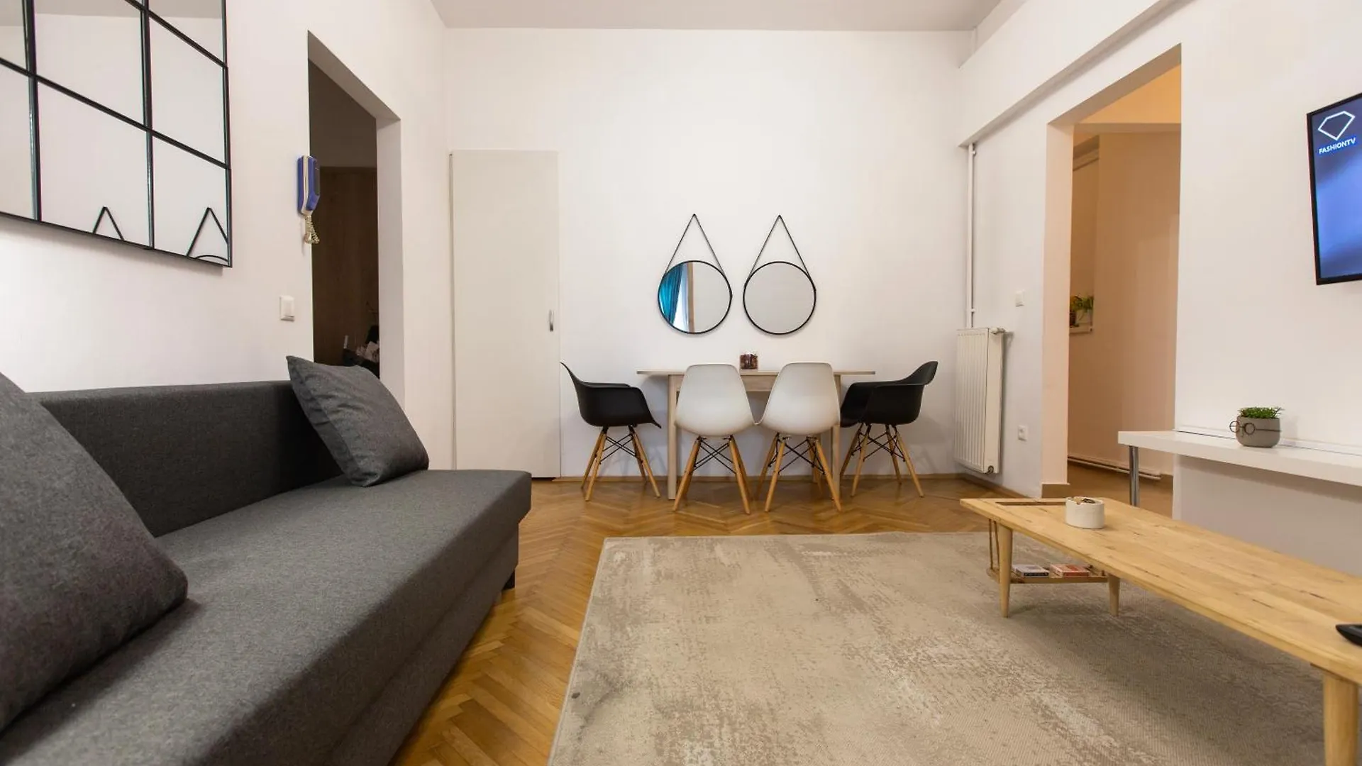 Ultracentral Hong Kong 3 Bdrm Apartment Bucharest Romania