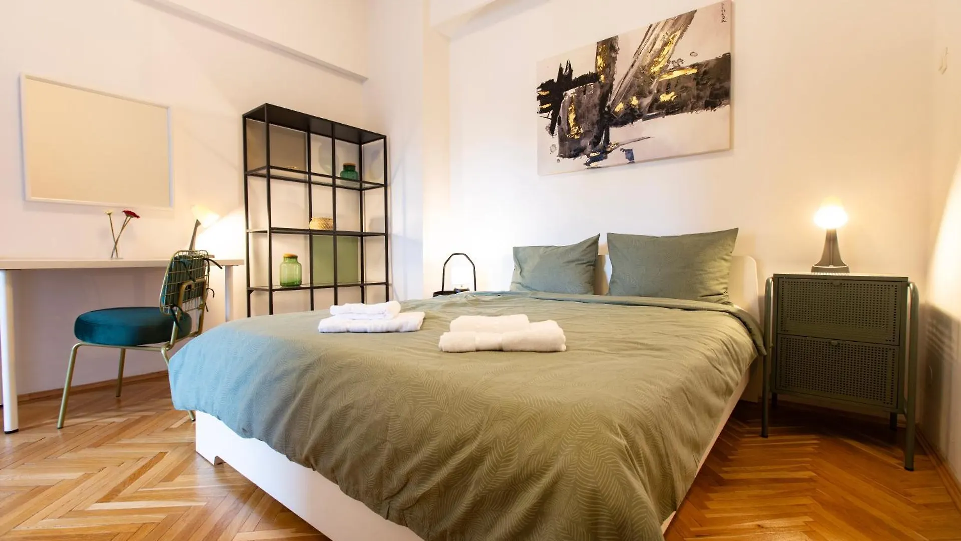 Ultracentral Hong Kong 3 Bdrm Apartment Bucharest