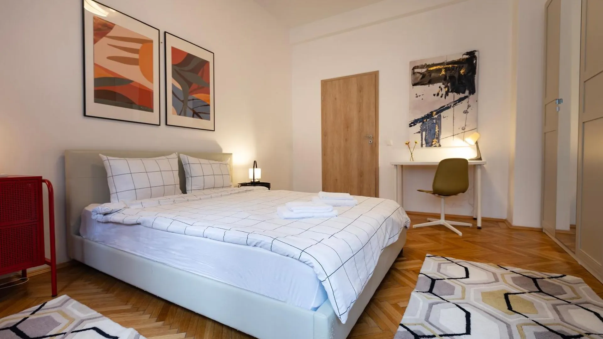 Ultracentral Hong Kong 3 Bdrm Apartment Bucharest